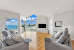 8 N Scenic Rd, Forresters Beach NSW 2260, Australia