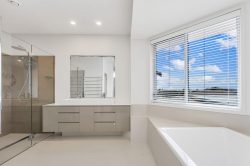 8 N Scenic Rd, Forresters Beach NSW 2260, Australia