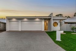 39 Oceanview St, Point Vernon QLD 4655, Australia