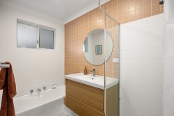 27A Chesterton Rd, Bassendean WA 6054, Australia