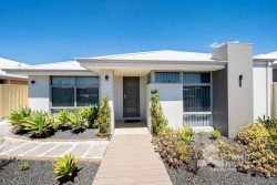 369 Parade Rd, Dalyellup WA 6230, Australia