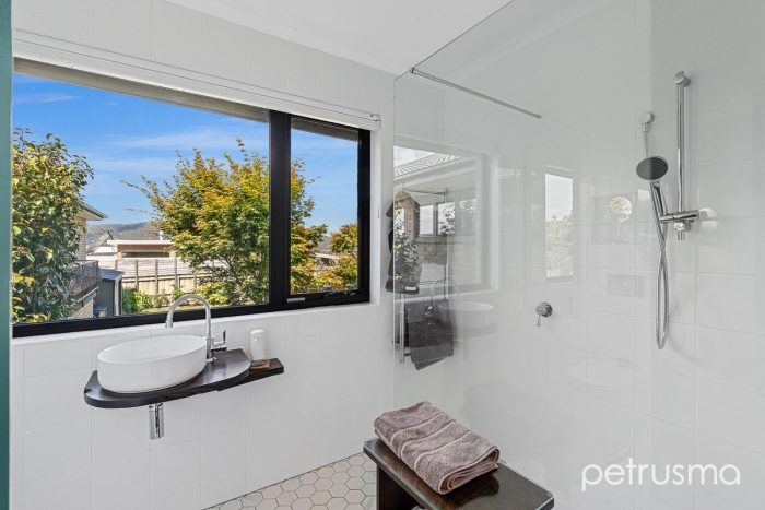 4 Parish Ln, Margate TAS 7054, Australia