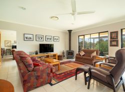 3 Parkview Pl, Meringandan West QLD 4352, Australia