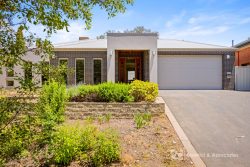 9 Pinehurst Fairway, West Wodonga VIC 3690, Australia