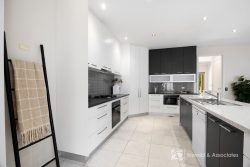 9 Pinehurst Fairway, West Wodonga VIC 3690, Australia