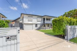 8 Wendy Cres, Clontarf QLD 4019, Australia