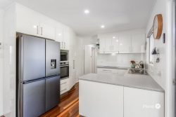8 Wendy Cres, Clontarf QLD 4019, Australia