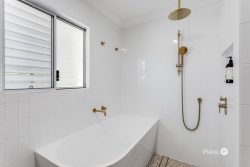 8 Wendy Cres, Clontarf QLD 4019, Australia