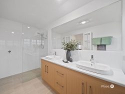 108 Ridge St, Northgate QLD 4013, Australia