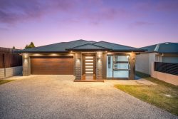 22 Jersey Cres, Springfield Lakes QLD 4300, Australia