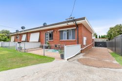 Unit 3/13 Margaret St, Belmont North NSW 2280, Australia