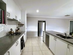 38 Rogers Ave, Wodonga VIC 3690, Australia