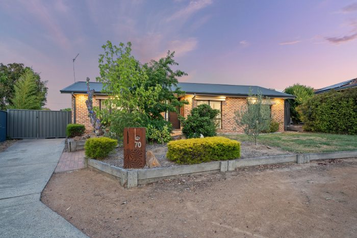 70 Rosman Cct, Gilmore ACT 2905, Australia