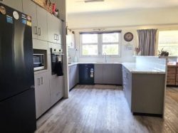 9 Scotts Camp Rd, Pozieres QLD 4352, Australia