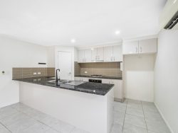 57 Surround St, Dakabin QLD 4503, Australia