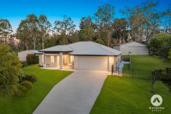 8 Trinity Pl, Gleneagle QLD 4285, Australia