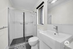 8 Trinity Pl, Gleneagle QLD 4285, Australia