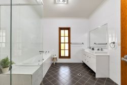 Unit 5/381 Tumbi Rd, Wamberal NSW 2260, Australia