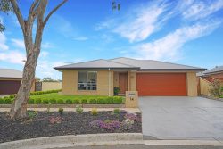 14 Wade St, Hamilton VIC 3300, Australia