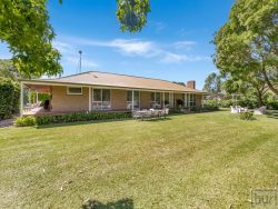 142 Whittaker Ln, Howlong NSW 2643, Australia
