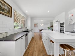 142 Whittaker Ln, Howlong NSW 2643, Australia