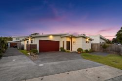 8A Karnang Dr, Boomerang Beach NSW 2428, Australia