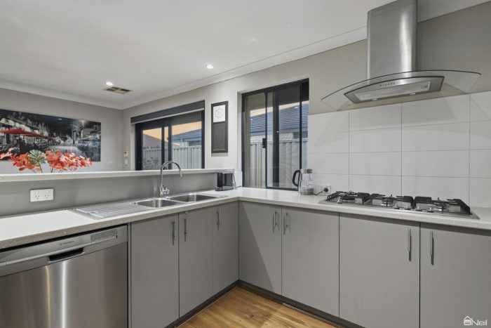 6 Browder Dr, Seville Grove WA 6112, Australia