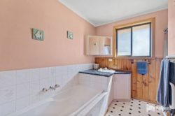 1 Camborne Dr, Acacia Hills TAS 7306, Australia