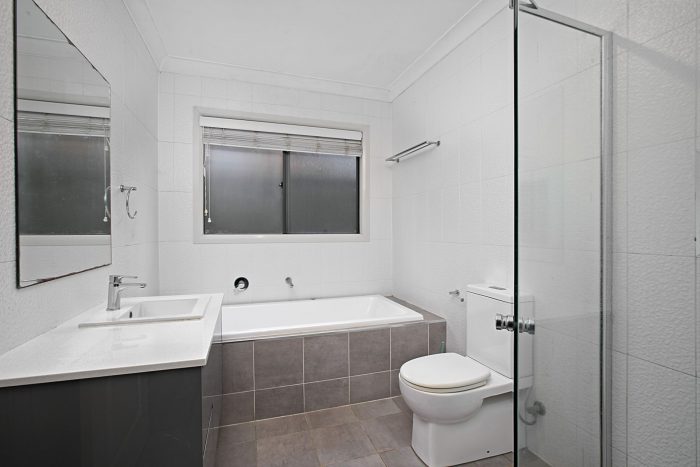 10 Carcoola Wy, Jordan Springs NSW 2747, Australia