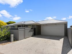 35 Chappel Ave, Morphett Vale SA 5162, Australia