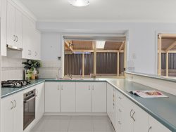 4 Chynoweth Ave, Hackham SA 5163, Australia