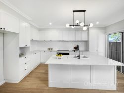 4 Crestwood Dr, Goulburn NSW 2580, Australia