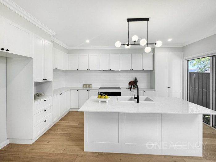 4 Crestwood Dr, Goulburn NSW 2580, Australia