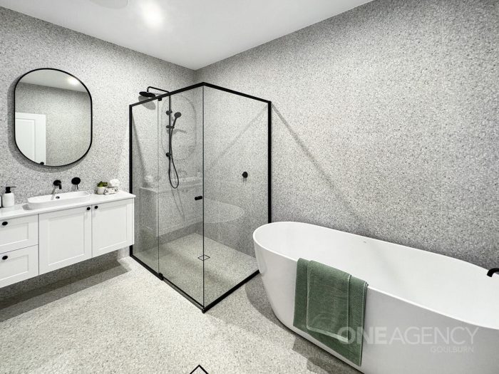 4 Crestwood Dr, Goulburn NSW 2580, Australia