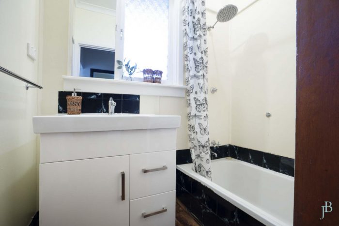 338 Fulham St, Cloverdale WA 6105, Australia