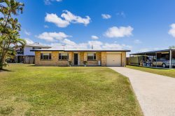 13 Dickens Ave, Ooralea QLD 4740, Australia
