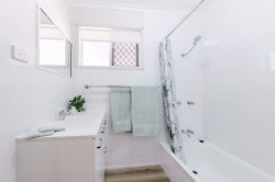 13 Dickens Ave, Ooralea QLD 4740, Australia
