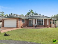 19 Ebony Dr, Hamlyn Terrace NSW 2259, Australia
