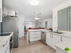 19 Ebony Dr, Hamlyn Terrace NSW 2259, Australia