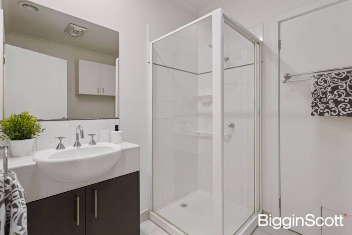 Unit 2/27 Deane St, Frankston VIC 3199, Australia