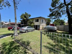 60 Parr St Biggera Waters QLD 4216 Australia