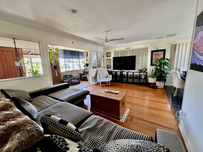 60 Parr St Biggera Waters QLD 4216 Australia