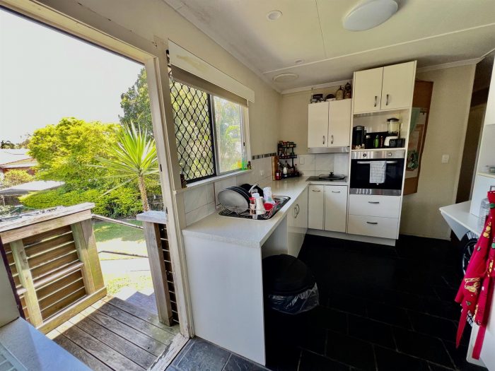 60 Parr St Biggera Waters QLD 4216 Australia