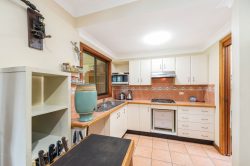 18 Golding Grove, Wyong NSW 2259, Australia