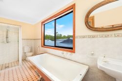 18 Golding Grove, Wyong NSW 2259, Australia