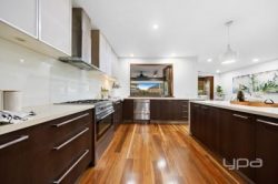 4 Hardwick Rd, Point Cook VIC 3030, Australia