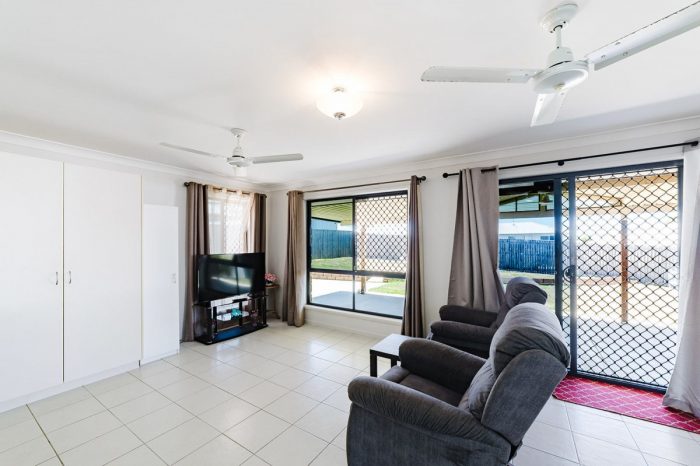 29 Hawkins St, Bucasia QLD 4750, Australia