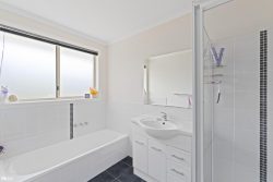 Unit 5/26 Henty Cl, Old Beach TAS 7017, Australia
