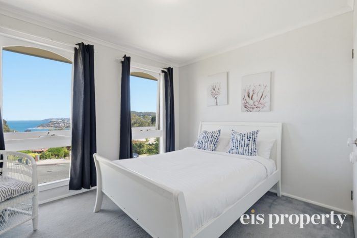 20 Hillside Dr, Blackmans Bay TAS 7052, Australia