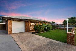 32 Honiton St, Torquay QLD 4655, Australia